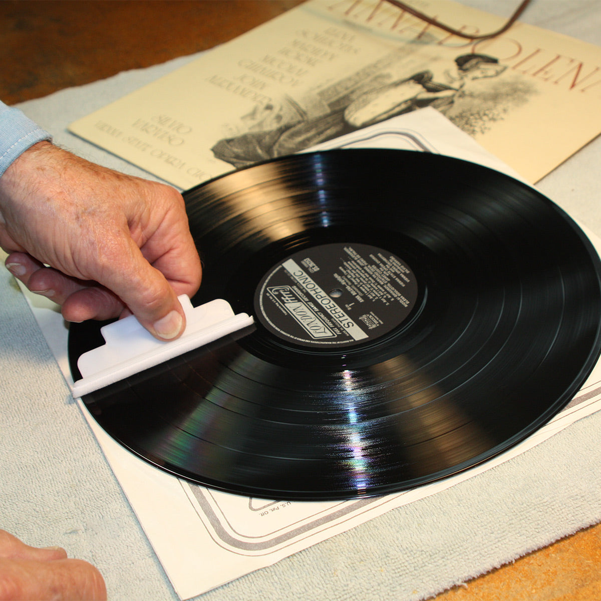 TURNTABLE CARE AND VINYL CLEANING